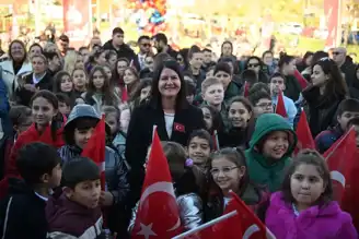 Yenilenmiş Parkta Çocuk Şenliği