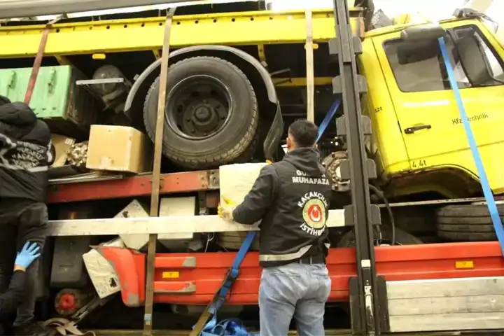 16.500 Kaçak Elektronik Sigara Ele Geçirildi