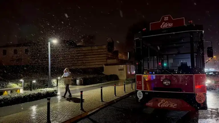 Edirne'deki Kar Yağışı Azalıyor