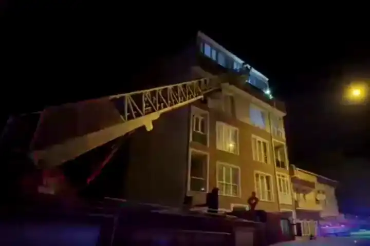 Edirne'de Genç Kız Yangın Çıkardı