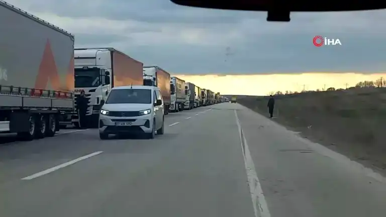 Edirne'de 30 km'lik Tır Kuyruğu!