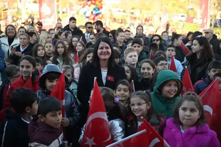 Yenilenmiş Parkta Çocuk Şenliği