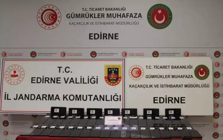 Sınır Kapısında 79 Kaçak Telefon Ele Geçirildi